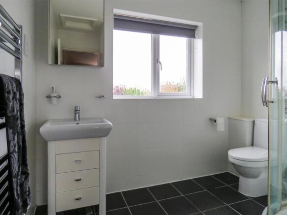 EN SUITE SHOWER ROOM