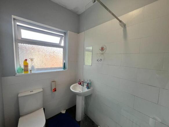 2 bed Terraced to rent Image 8