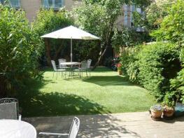 15, Bowmans Mews, London E1 8RY
