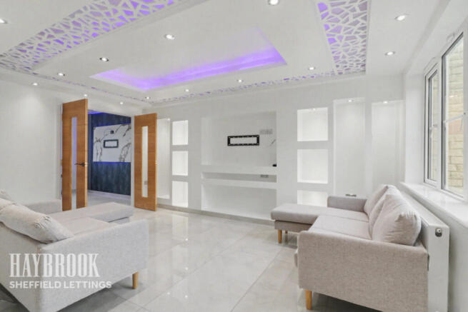 5 bed Detached to rent Image 7