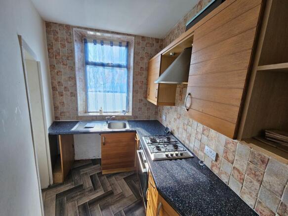 2 bed Terraced to rent Image 4