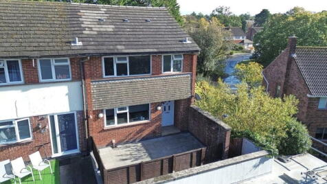 Ridgeway Parade, Church Crookham, Fleet, GU52 6NY