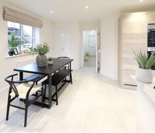 4 bed Semi-Detached for sale Image 8