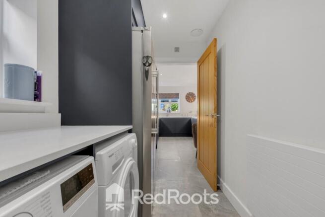 4 bed Detached for sale Image 9