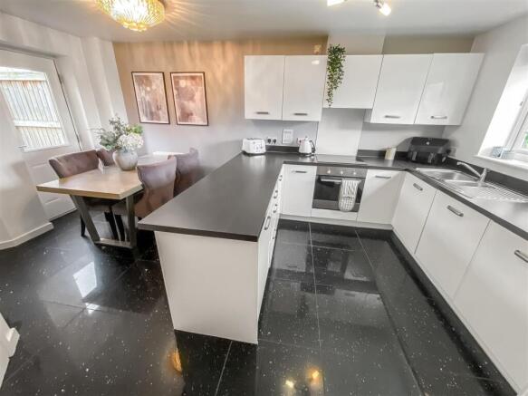 Kitchen (1).jpg