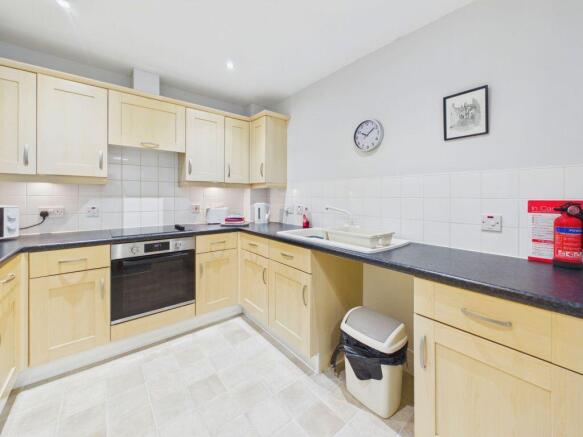 2 bed Flat for sale Image 6