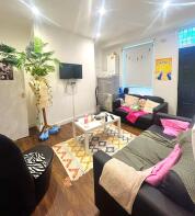 16, School View, Hyde Park, Leeds LS6 1EN