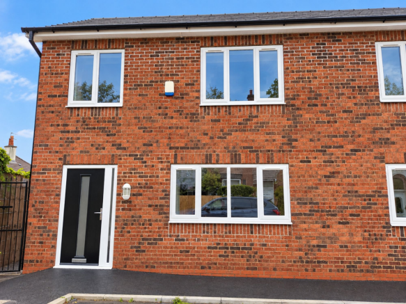 3 Bedroom House in L6 0BZ