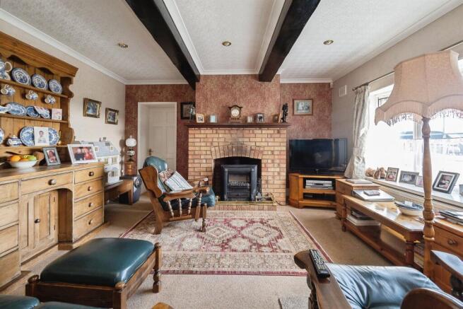 6 bed Detached Bungalow for sale Image 6
