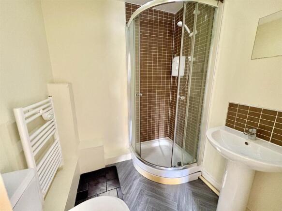 2 bed Apartment for sale Image 6