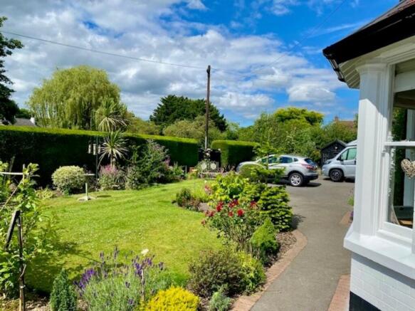 Front Garden - Wh...