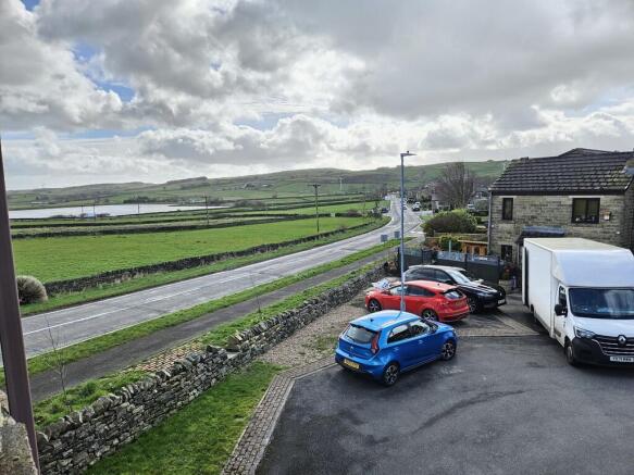 3 bed End of Terrace to rent Image 4