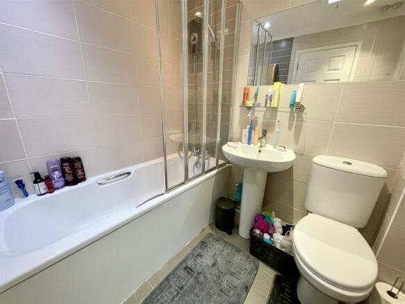 6. bathroom.jpg