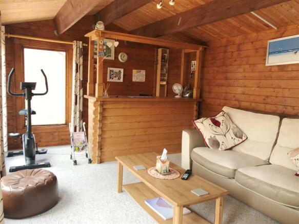 Log Cabin 2.JPG