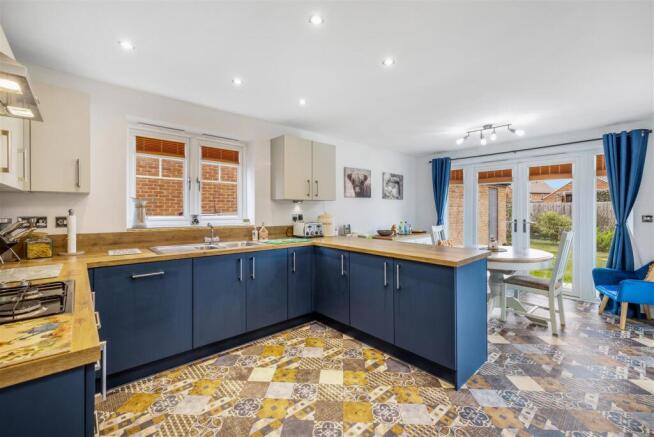 81 Field Drive (Wyberton)-25.jpg