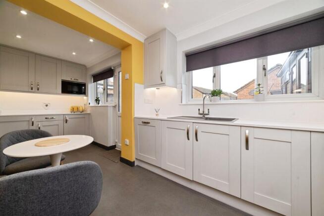 3 bed Semi-Detached for sale Image 9