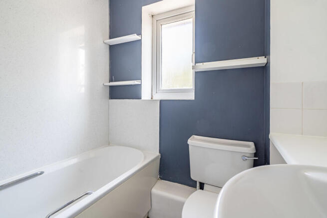 4 bed Semi-Detached for sale Image 11