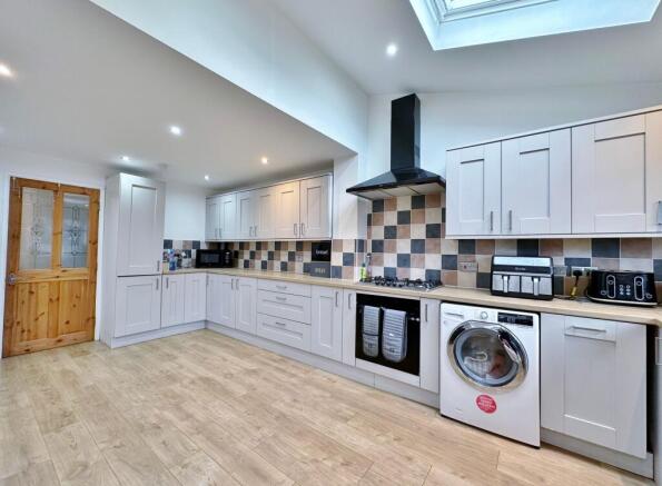 Longridge Avenue, Wirral, CH49 photo 4