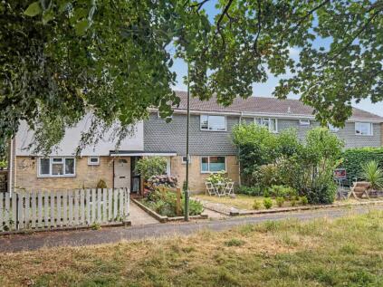 Charming & Impeccable Three-Bedroom Home in a Peaceful Bournemouth Cul-de-Sac