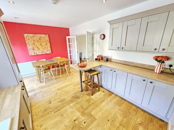 4 bed Terraced for sale Image 4