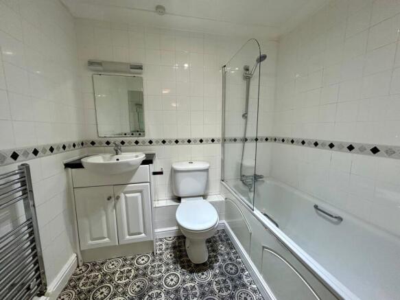 2 bed Apartment to rent Image 6