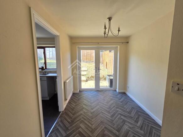 3 bed Semi-Detached for sale Image 3
