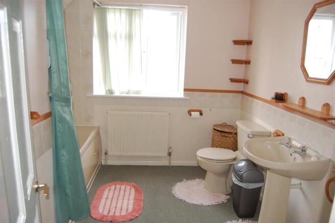 FAMILY BATHROOM