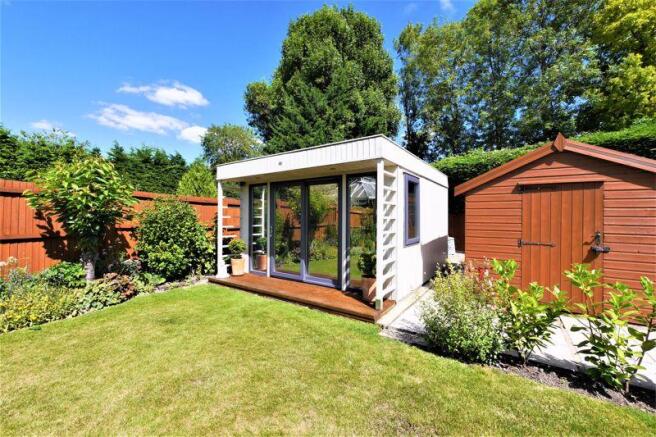 GARDEN CABIN