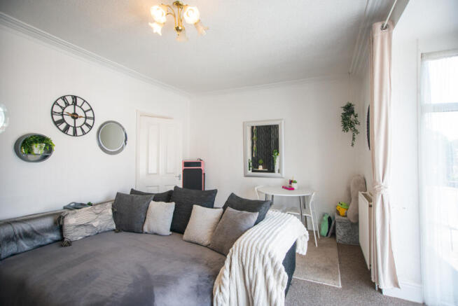 1 bed Flat to rent Image 4