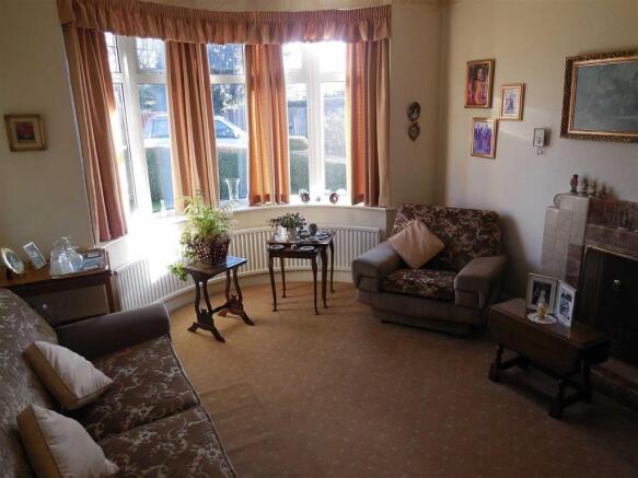Lounge (front)