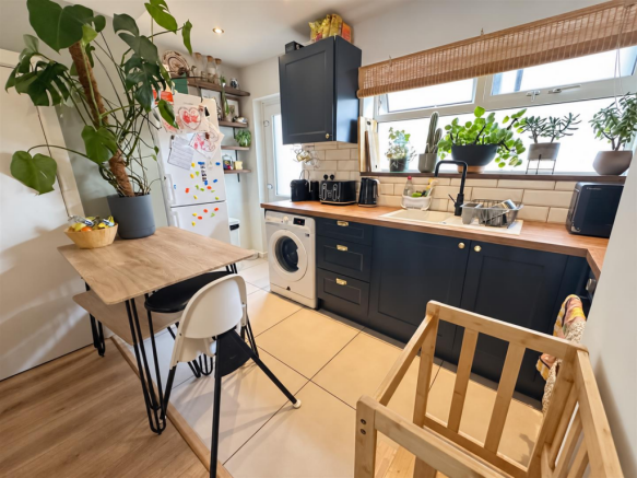 2 bed Terraced for sale Image 4