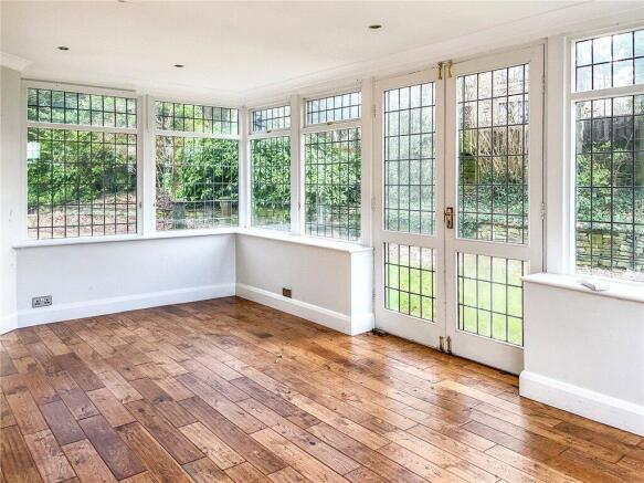 5 bed Detached for sale Image 4