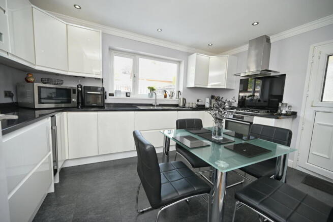 2 bed Detached Bungalow for sale Image 6
