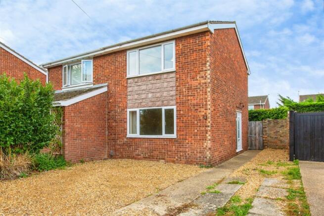 2-bed semi-detached on Headlands, Fenstanton, Huntingdon, £280,000