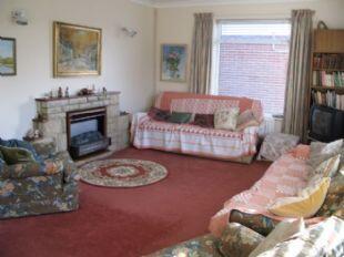 LOUNGE/DINING ROOM