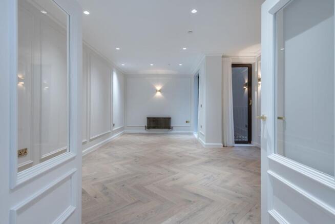 Enrtance to Living Room