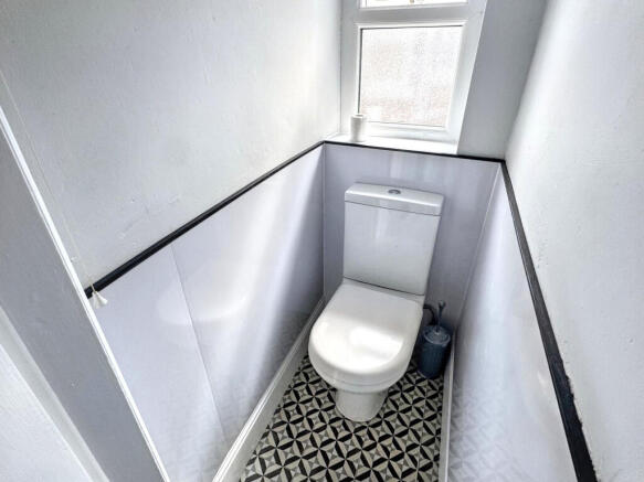 2 bed Terraced to rent Image 10