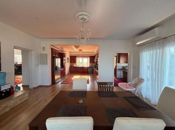 6 Bedroom Villa for