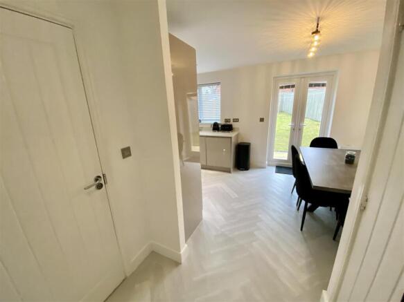 4 bed Semi-Detached for sale Image 11