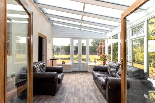 5 bed Detached for sale Image 11