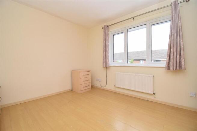 2 bed Semi-Detached to rent Image 11