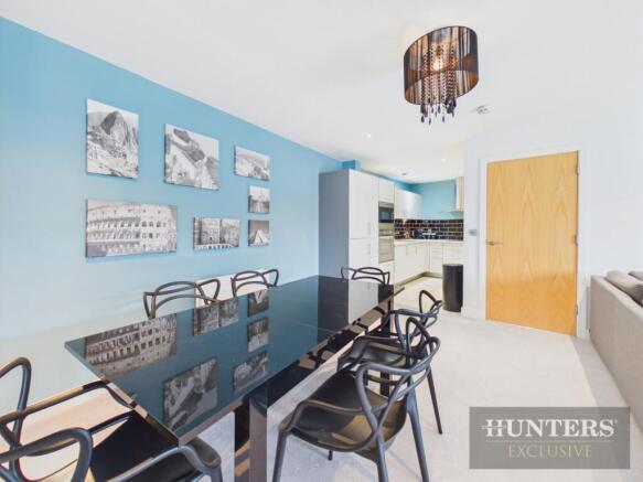 3 bed Apartment for sale Image 8