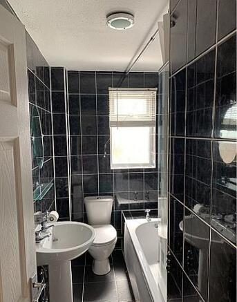 36 Honey Meadow bathroom.jpg