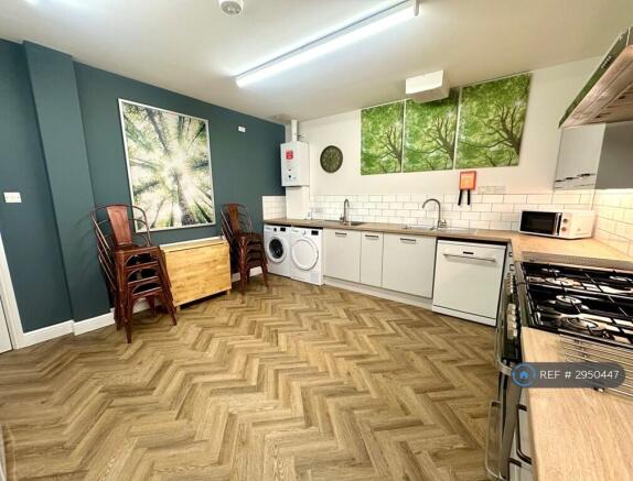 1 bed House Share to rent Image 4