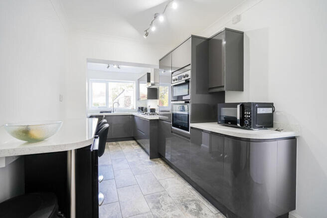 Warwick Drive , Mansfield, NG18 3AE photo 2