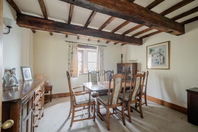 5 bed Detached for sale Image 10