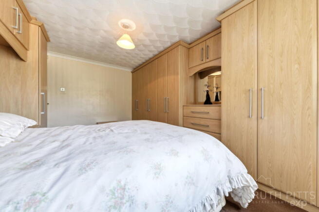 2 bed Detached Bungalow for sale Image 12