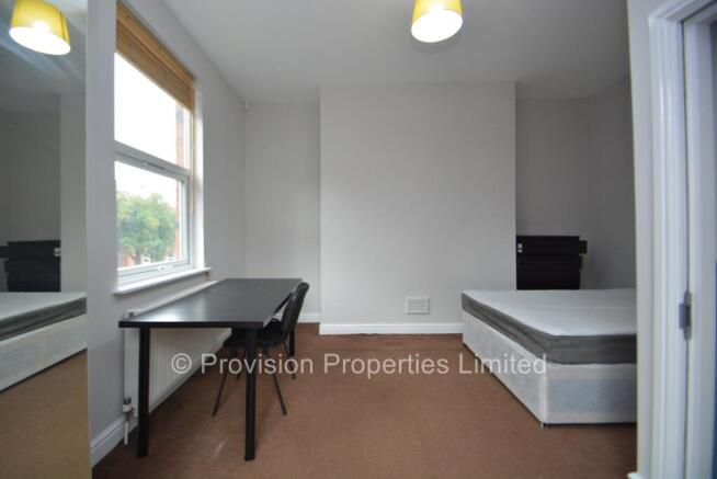 6 bed Terraced to rent Image 6