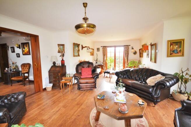 Lounge/Dining Room