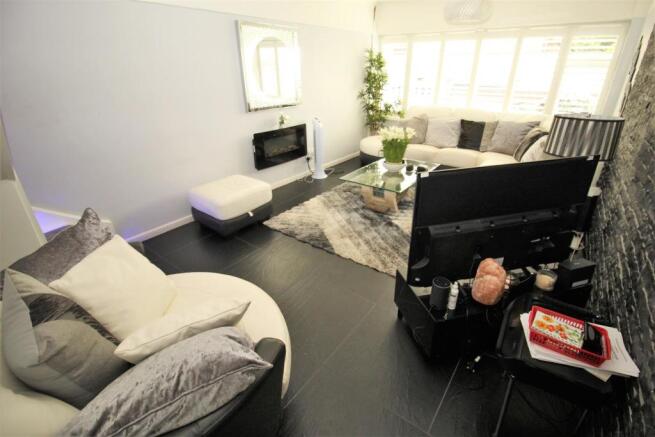 Lounge.JPG